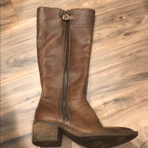 Boots size 6 Born